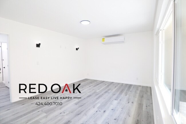 Foto del edificio - Completely Remodeled Charming Two Bedroom ...