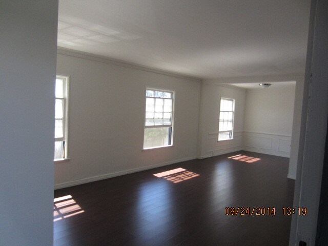 Building Photo - 1305 N Laurel Ave