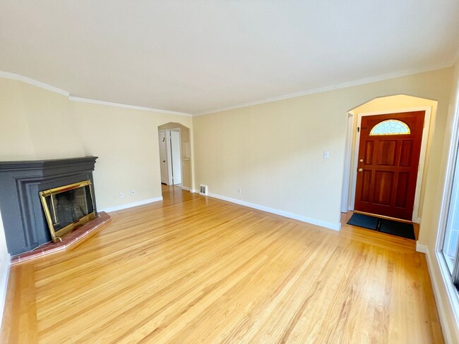 Foto del edificio - Charming 3BR / 1BA Glen Park Gem is a Must...