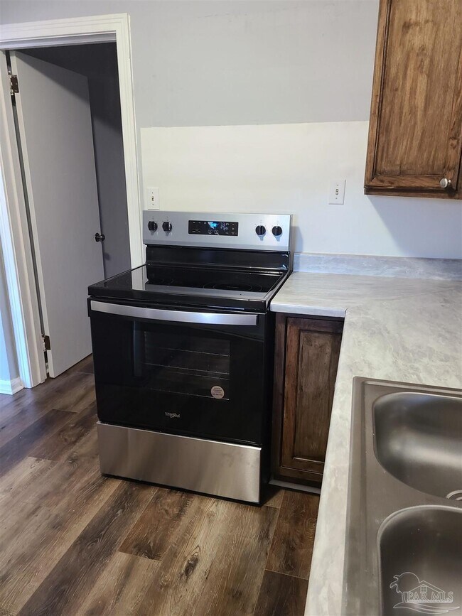 Foto del edificio - 5549 Mayfair Dr