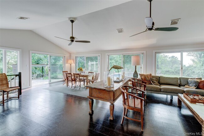 Foto del edificio - 495 Maple Ln