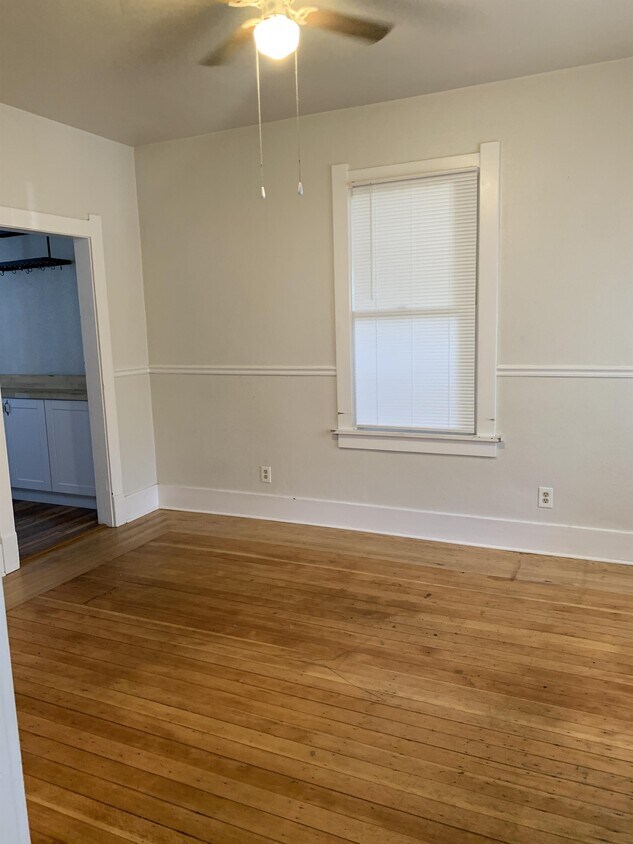Foto principal - 207 E Steele St