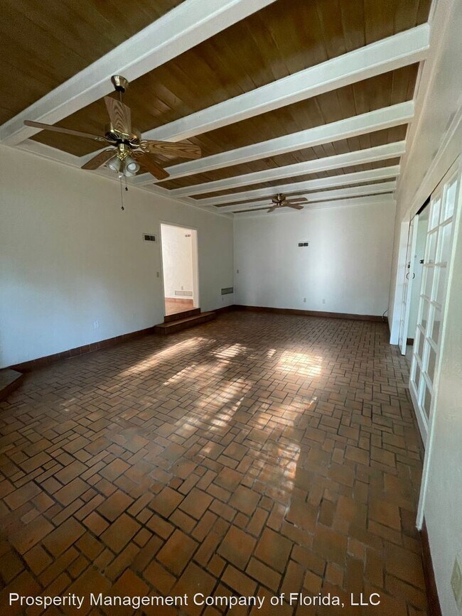 Building Photo - 6 br, 4 bath House - 10 SW 23rd Drive