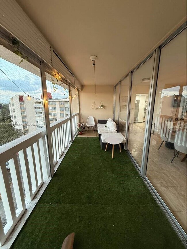 Foto del edificio - 6911 Environ Blvd