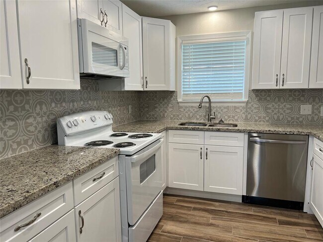Building Photo - 1705 Westwind Dr