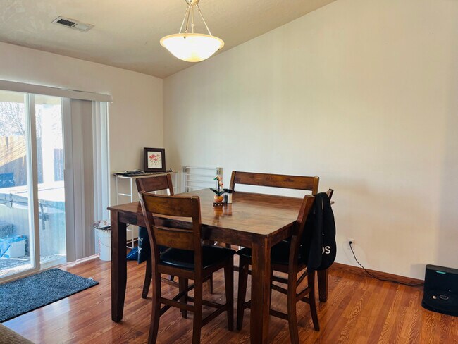 Foto del edificio - 1267 S 7th St