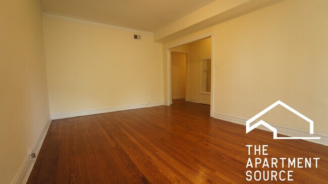 Foto del edificio - 2647 N Sawyer Ave