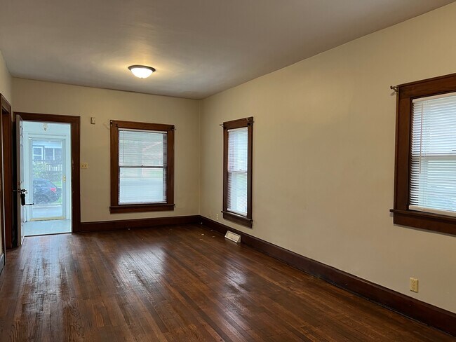 Foto del edificio - 3116 E 7th St