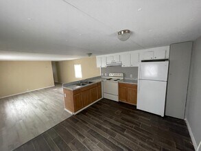Building Photo - 2400 Oaklawn Blvd