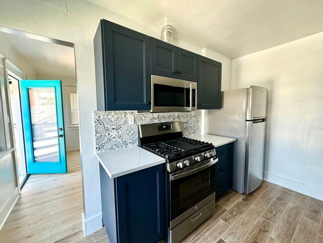 Building Photo - 279 Redondo Ave