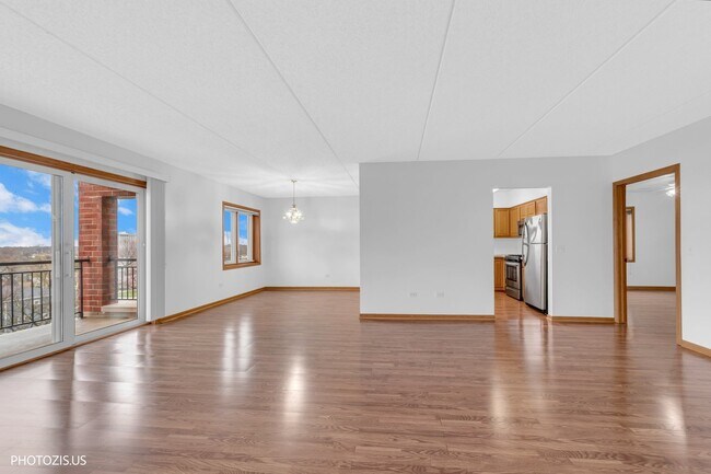 Foto del edificio - 5555 N Cumberland Ave