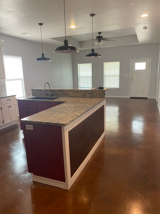 Foto del edificio - 6744 Logue Ln