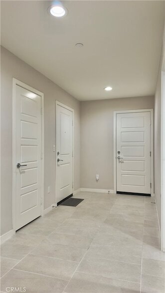 Building Photo - 130 Greenleaf Dr