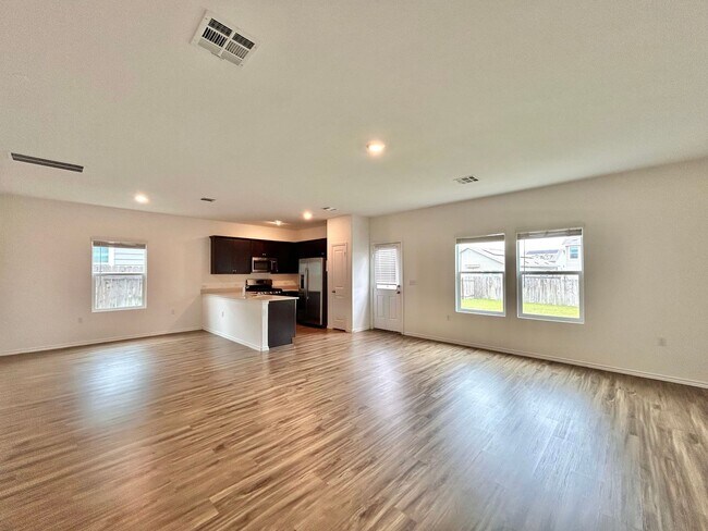 Building Photo - Your Next Home Awaits – Bright, Modern & M...