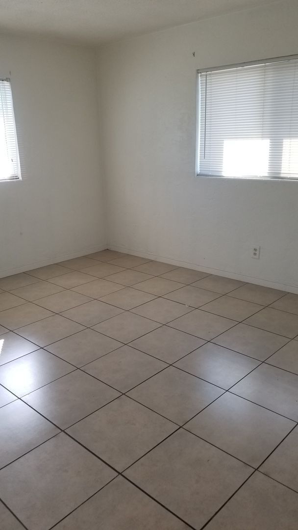 Photo - RENT REDUCTION!! 2 bed 1 bath Apartment Wa...