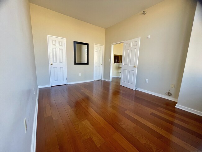 Building Photo - 127 Greyrock Pl