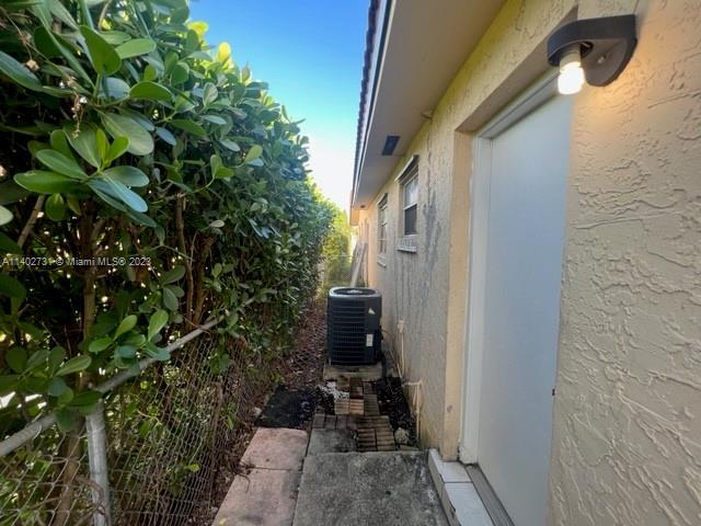 Building Photo - 3821 SW 89th Ct