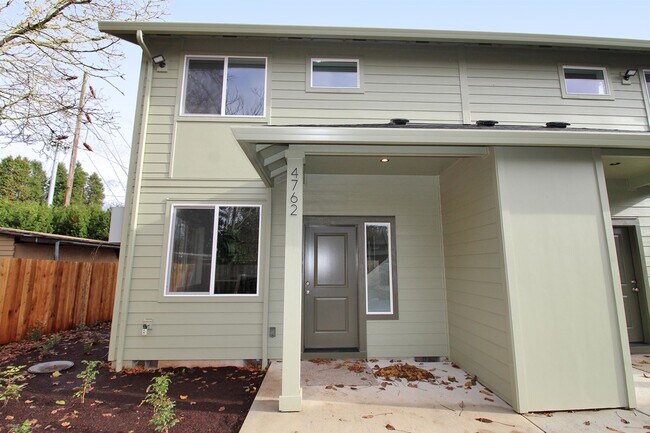 Building Photo - 4762-4768 SE 52nd Ave