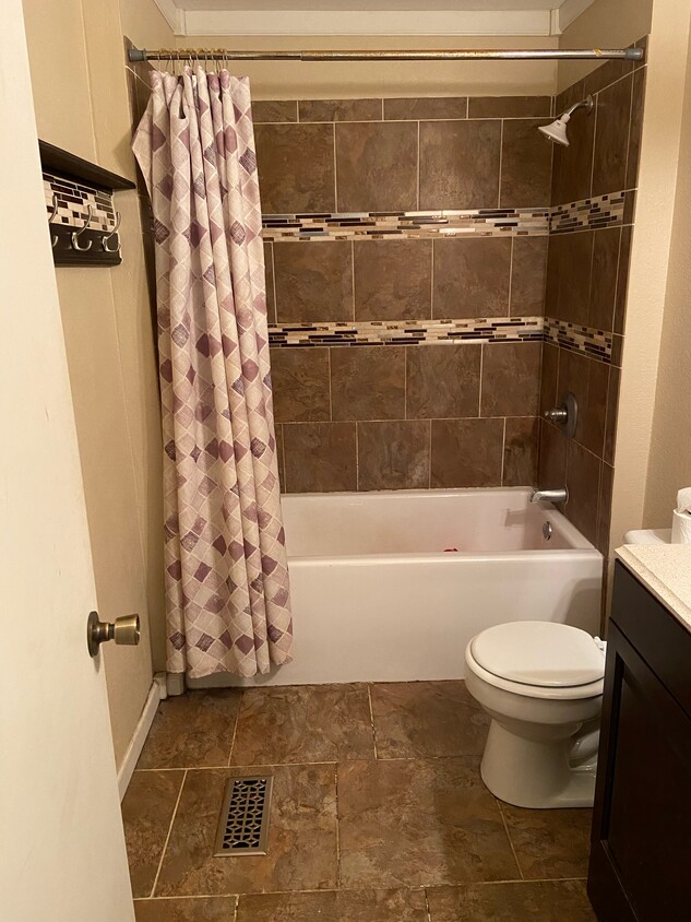Primary Photo - 1008 Lowry St