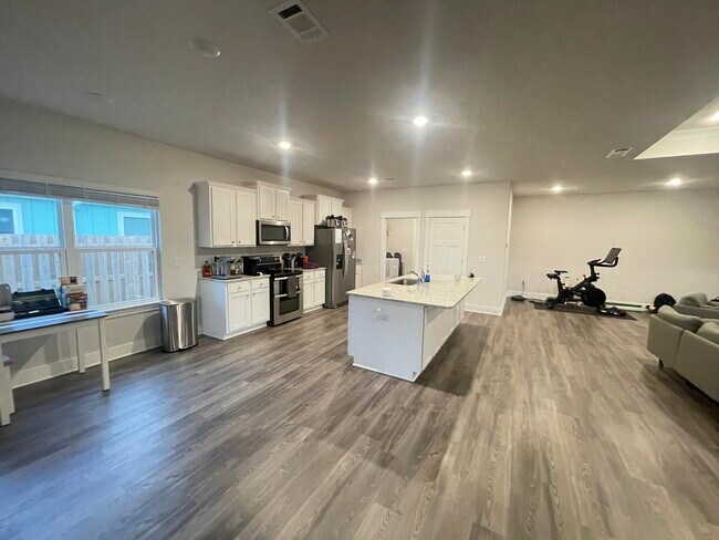 Building Photo - 6172 Forest Bay Ave