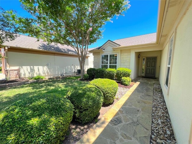 Foto del edificio - 310 Deer Meadow Cir