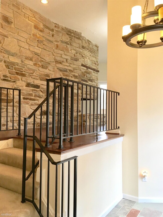 Building Photo - 3 br, 2.5 bath House - 7 Nob Hill Park Dr