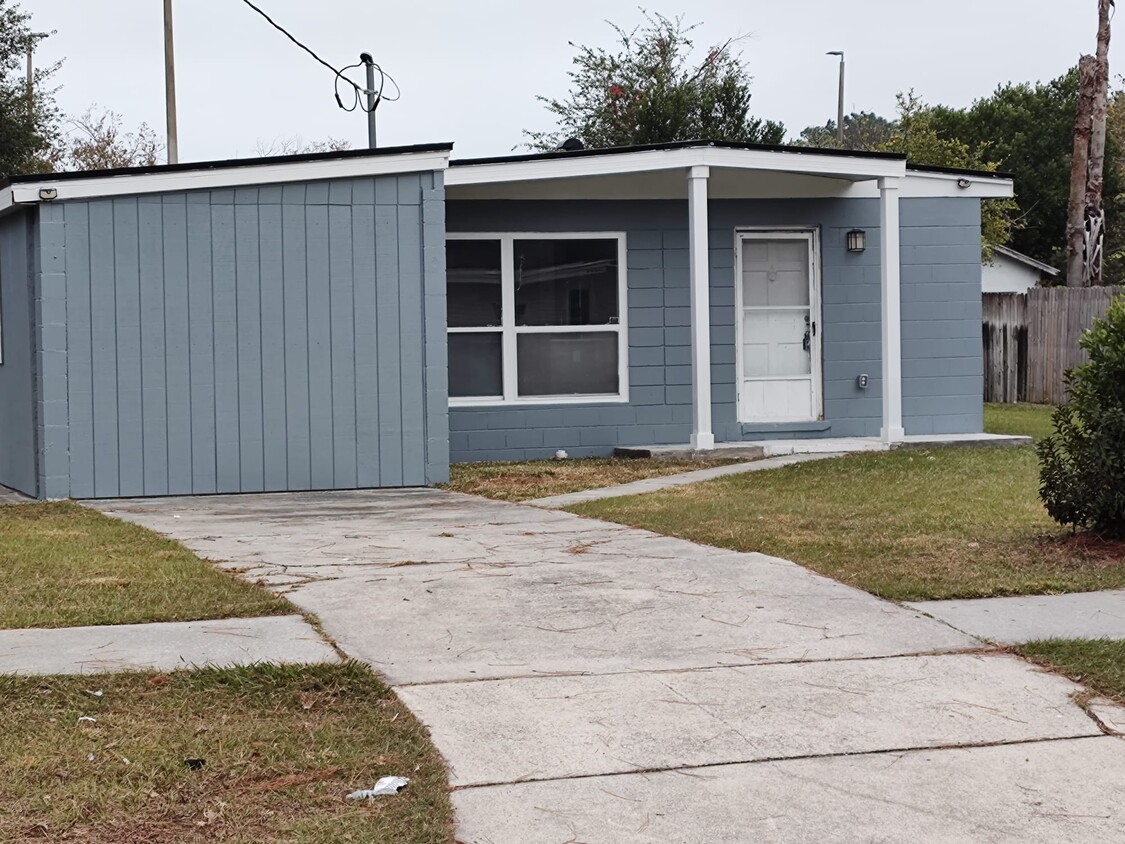 Primary Photo - 10649 Briarcliff Rd E