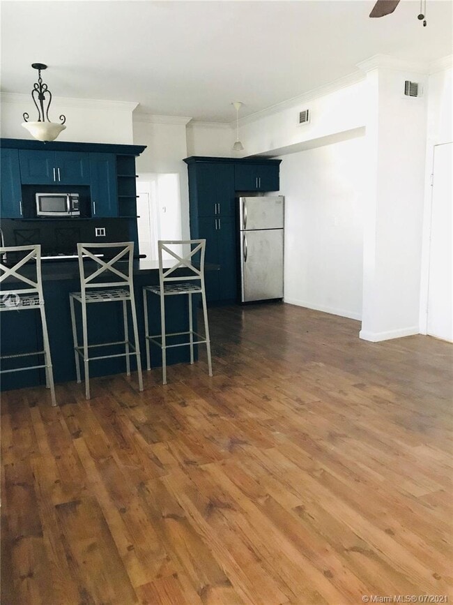 Foto del edificio - 7149 Bay Dr