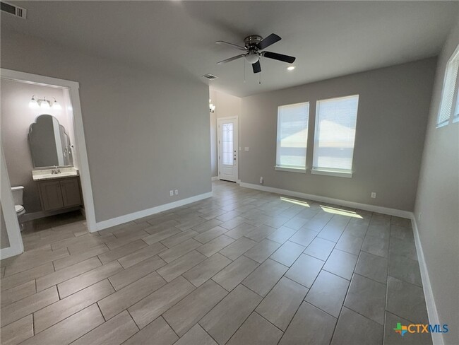 Building Photo - 5001 White Rose Dr