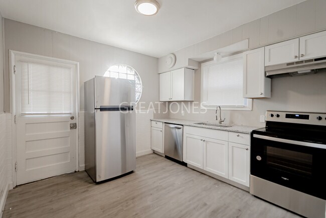 Building Photo - NOW OFFERING 1/2 MONTH FREE WITH SIGNED LE...