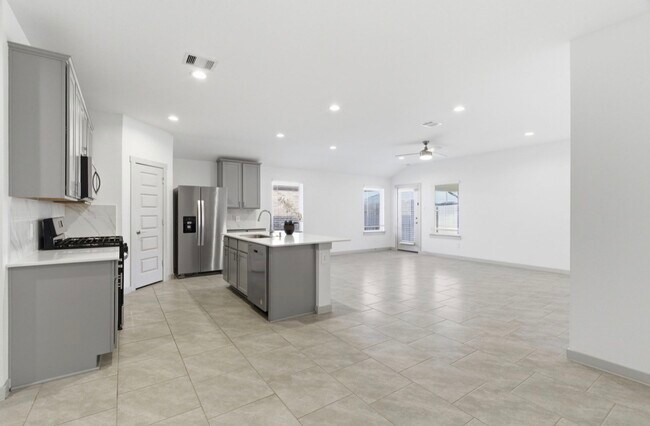 Building Photo - 30034 Reagans Rnch Dr