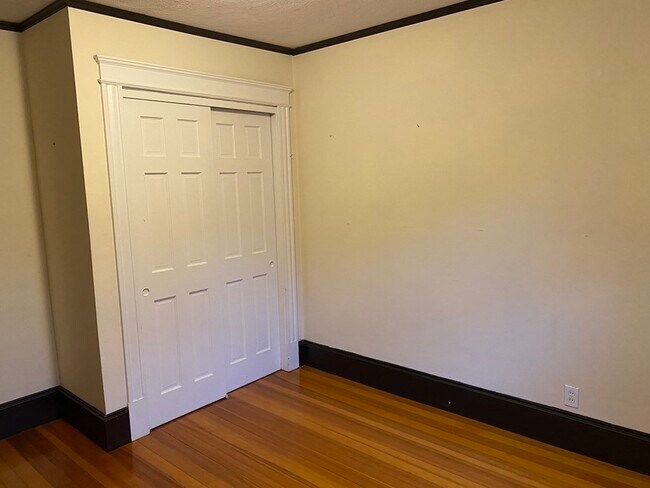 Building Photo - 68 Auburndale Ave