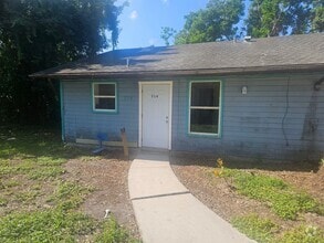 Building Photo - 714 26th Ave E