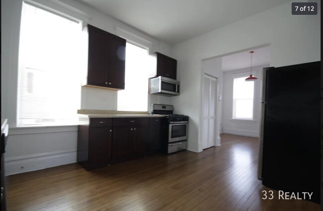 Building Photo - Ready for move in - No deposit - Pets OK!
