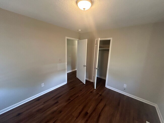 Foto del edificio - 3BR 2BA with large back yard on closed street.