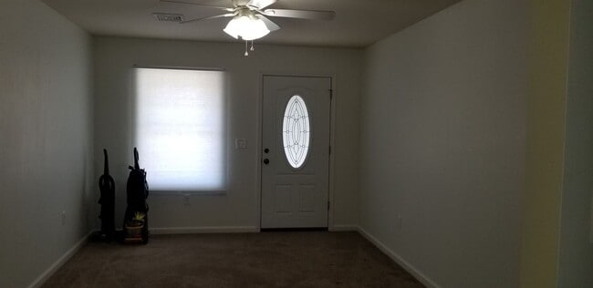 Building Photo - 3 br, 2.5 bath House - 123 SABLE DR