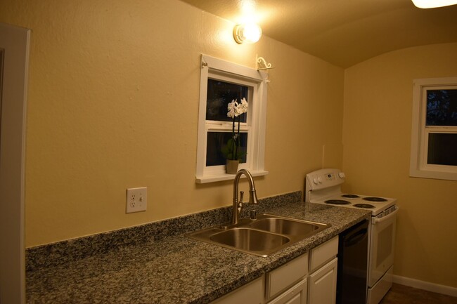 Foto del edificio - 3 Bedroom, Near Western Washington University