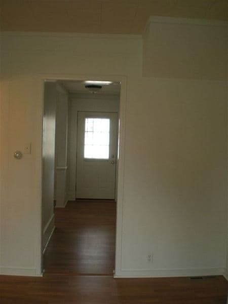 Building Photo - 810 Corunna Ave