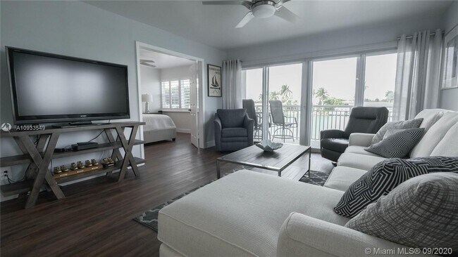 Foto del edificio - 2611 N Riverside Dr