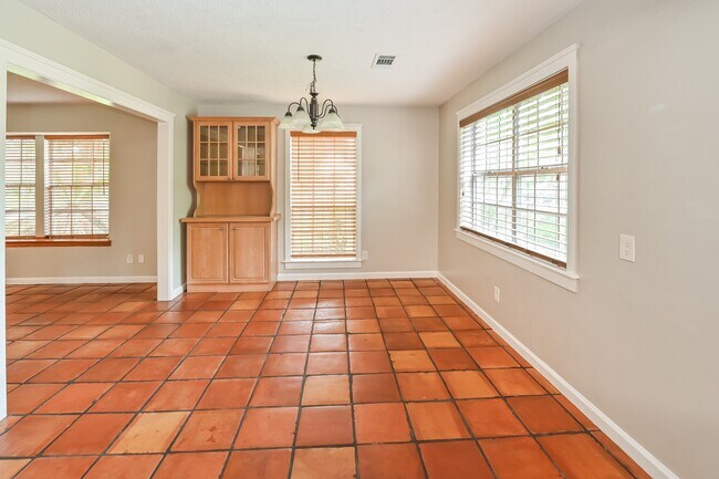 Building Photo - 4003 Chapel Square Dr