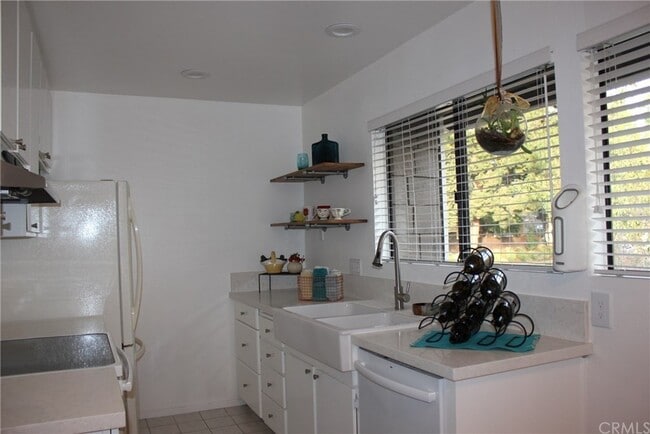 Kitchen - 220 Springview Townhome