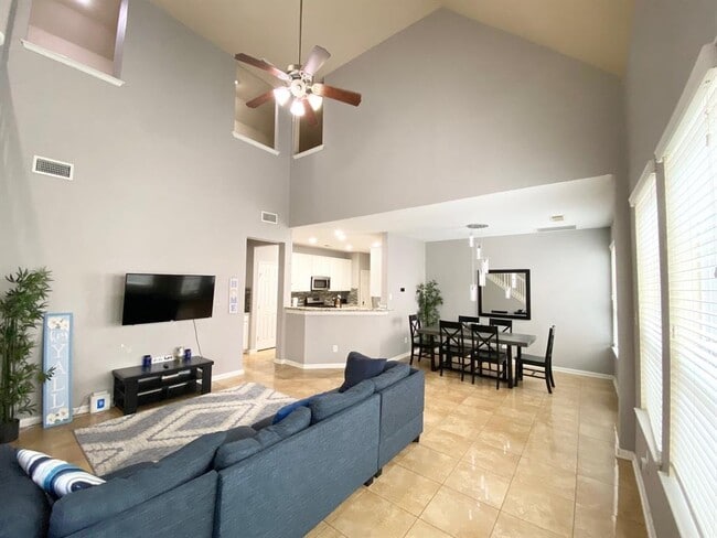 Building Photo - 7407 Golden Star Dr