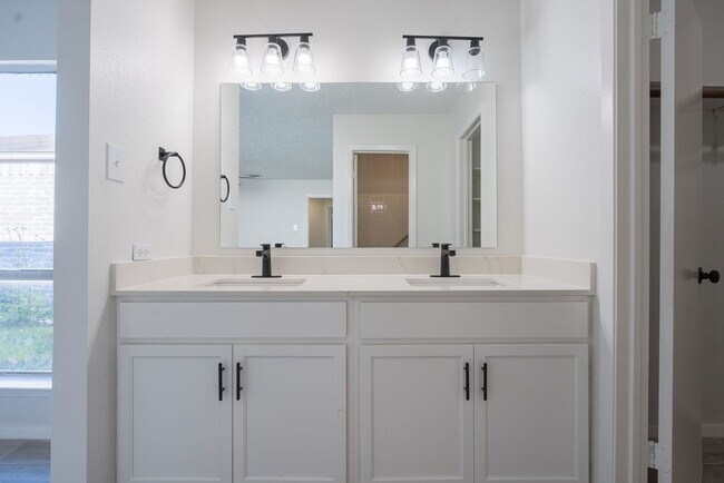 Foto del edificio - 16127 Olive Glen Dr