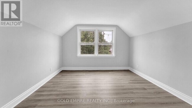 Building Photo - 908 Trafalgar St