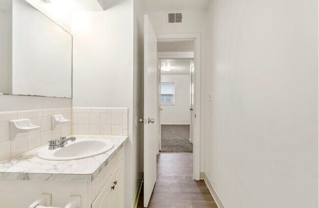 Foto del edificio - 1415 W Maple Ave