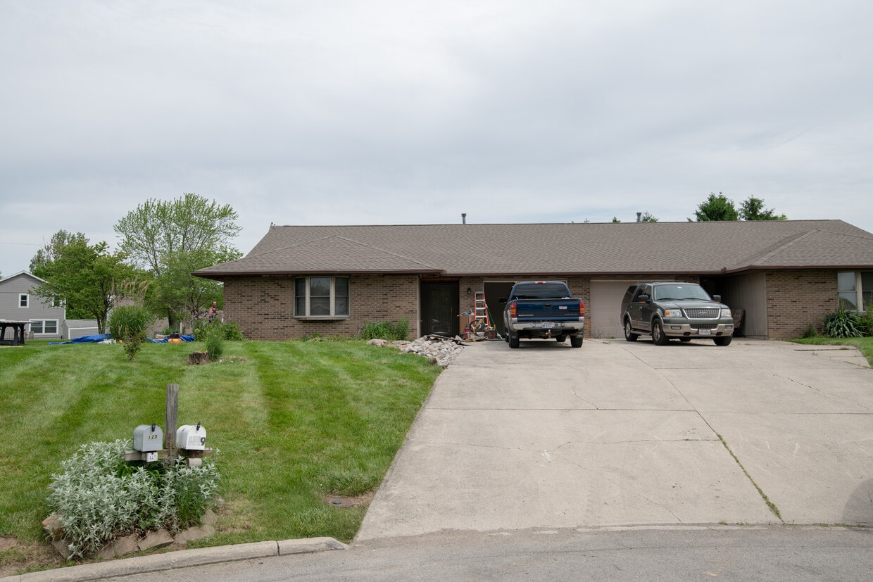 Building Photo - 106 Pierre Pl