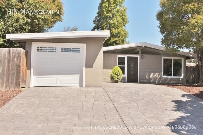 Photo - 262 Velvetlake Dr House
