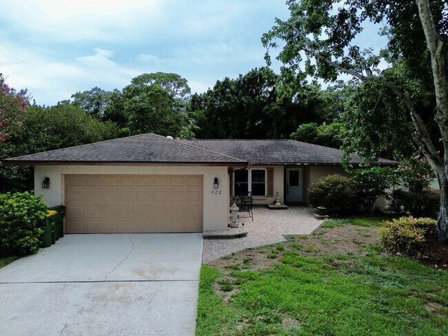 Foto del edificio - 423 Whispering Oaks Ct