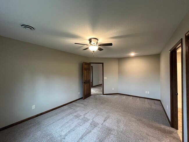 Foto del edificio - 704 E Wisconsin St