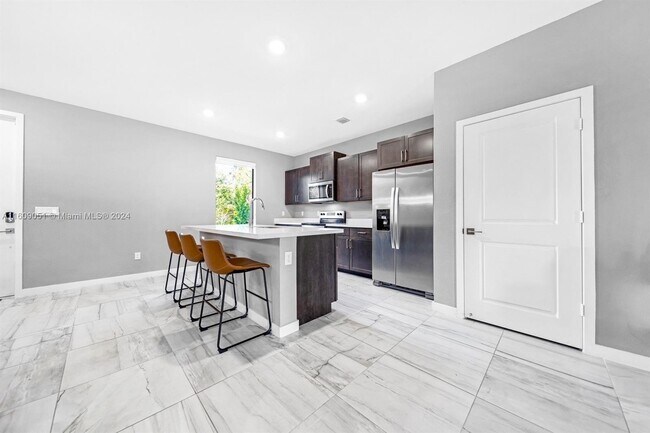 Foto del edificio - 545 NW 17th St